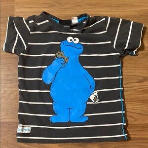 ✨8/$10. H&M Cookie Monster 2 sided t shirt. 2-4 years